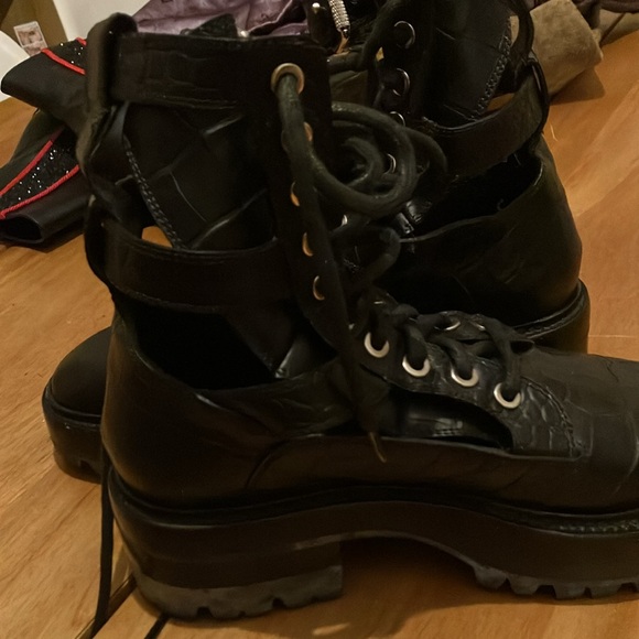 AMIRI CUT OUT COMBAT BOOT - Picture 11 of 12